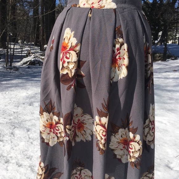 💕Floral Crepe Peony Inverted Pleat Midi - Picture 5 of 6